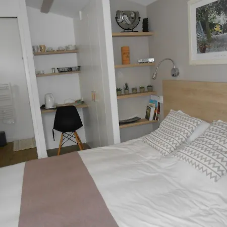 Couette-café Hôte Avec Piscine - La Vialatte 3*